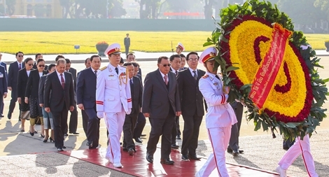 Tổng Bí thư, Chủ tịch nước Lào vào Lăng viếng Chủ tịch Hồ Chí Minh