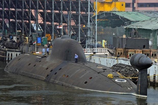 Tàu ngầm 3 tỷ USD của Ấn Độ "đắp chiếu” 1 năm vì thủy thủ quên đóng cửa