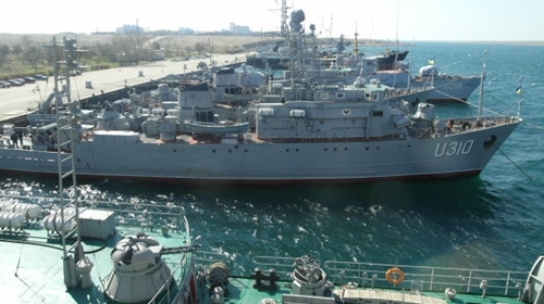 Nga tính trả Ukraine tàu chiến và máy bay cũ ở Crimea