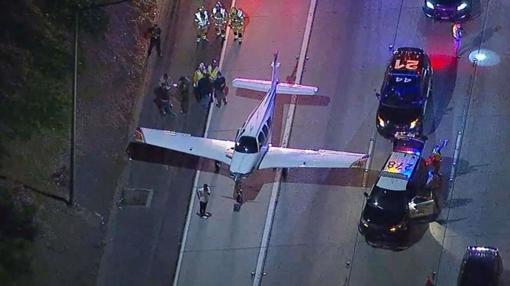 Máy bay thương mại Mỹ hạ cánh xuống đường cao tốc sau sự cố động cơ