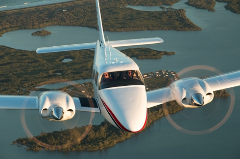 Khống chế phi công, cướp máy bay cùng hơn nửa triệu USD