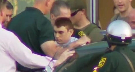 Chân dung nghi phạm xả súng sát hại 17 người ở trường học Mỹ