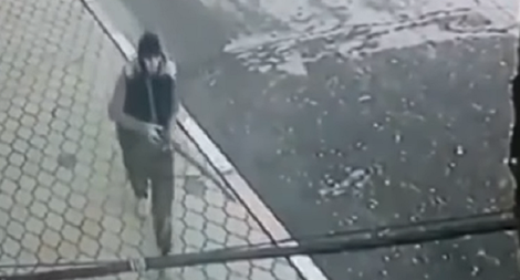 Khoảnh khắc kẻ thủ ác nã đạn vào lễ hội ở Nga, 4 phụ nữ thiệt mạng