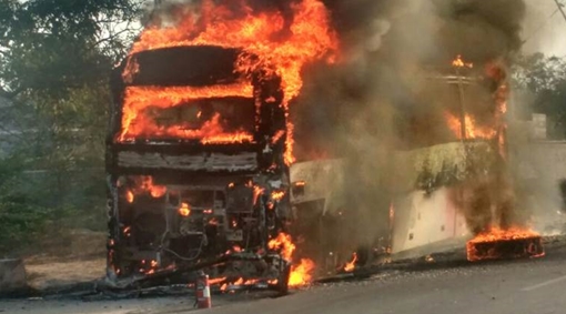 Xe chở thợ mỏ phát nổ, 6 người thiệt mạng