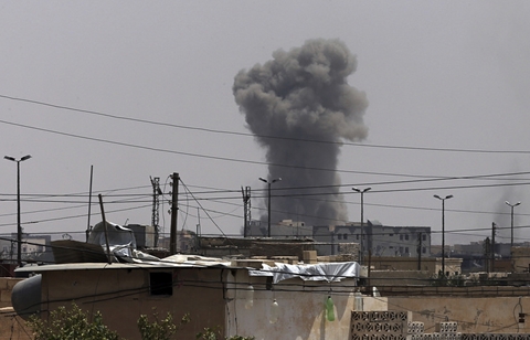 Syria thiệt hại nặng sau đòn không kích phủ đầu 