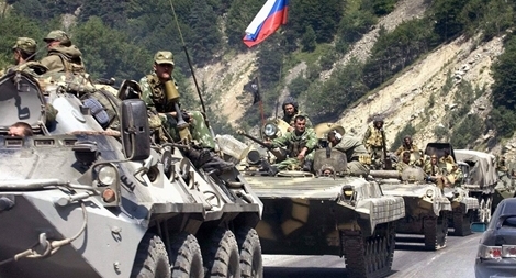 Nga rầm rập điều quân đến Douma giữa lúc "nước sôi, lửa bỏng"