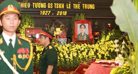 Nghẹn ngào tiễn đưa Thiếu tướng, GS. TSKH Lê Thế Trung