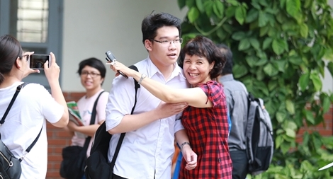 Đề Văn không khó, thí sinh rạng ngời rời phòng thi