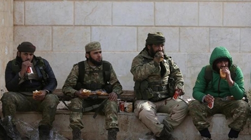 Không chịu nổi áp lực, phiến quân tính trao trả miền Nam cho Syria