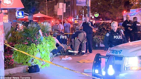 Xả súng điên cuồng ở Canada, 15 người gục ngã