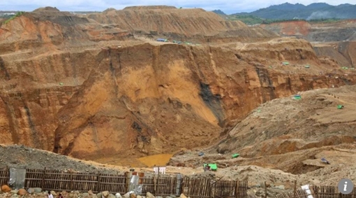 (NÓNG) 27 người nghi mất mạng trong vụ sạt lở mỏ khai thác đá quý