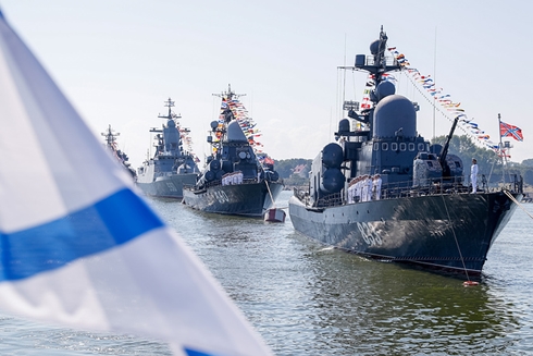 Chiến hạm, tàu ngầm trên khắp nước Nga ùn ùn ra khơi phô diễn uy lực vượt trội