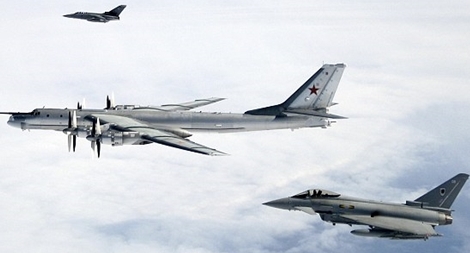 Máy bay Nga bị chiến đấu cơ Anh cắt mặt trên Biển Đen