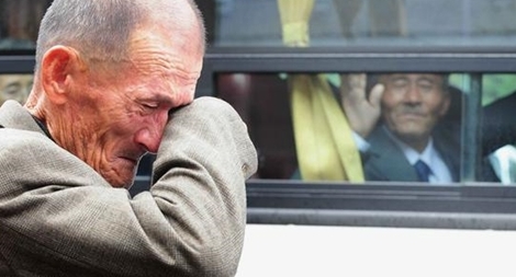 Đẫm nước mắt ngày đoàn tụ của người Nam - Bắc Triều Tiên ly tán vì chiến tranh