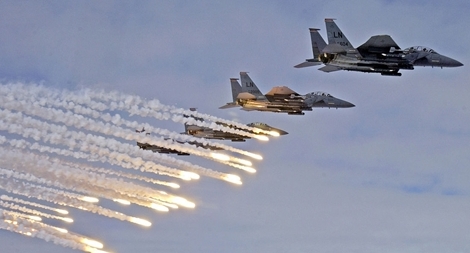 Israel ồ ạt không kích Syria giữa lúc căng thẳng