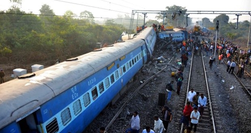 Tàu hỏa lao thẳng vào đám đông lễ hội, hơn 60 người chết