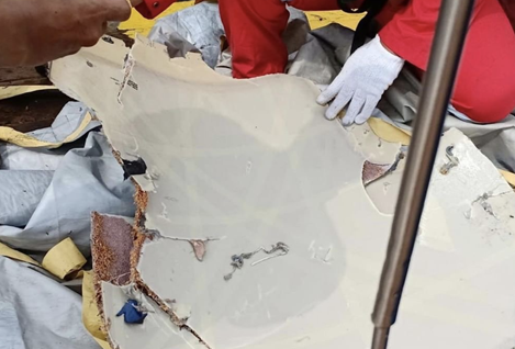 Máy bay chở 189 hành khách của Indonesia lao xuống biển