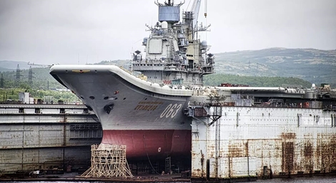 Ụ nổi “cõng” tàu sân bay Kuznetsov của Nga bất ngờ chìm nghỉm xuống đáy biển