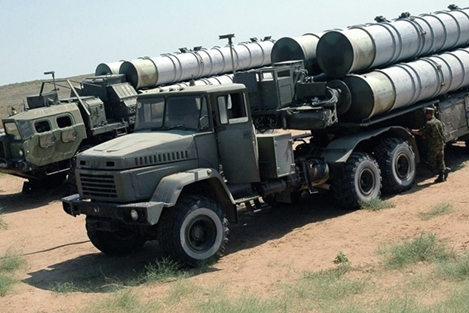 Nga tuyên bố S-300 sẽ bắn hạ mọi máy bay gây hấn