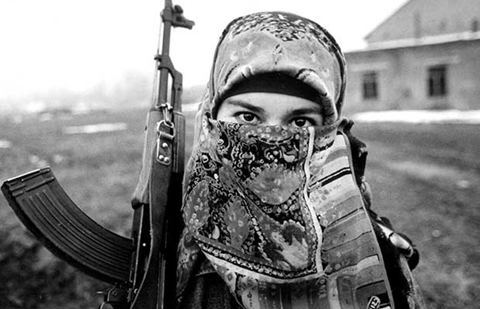 Một phụ nữ đánh bom tự sát gần đồn cảnh sát Nga