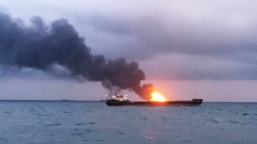 Tàu chở dầu nổ lớn ở eo biển Kerch, 14 người thiệt mạng