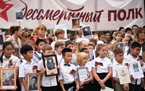 Hơn 10 triệu người diễu hành "Trung đoàn Bất tử" trên khắp thế giới