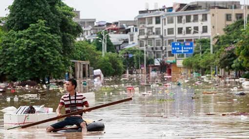 Lũ lớn làm 61 người chết, kéo sập 9.300 ngôi nhà ở Trung Quốc