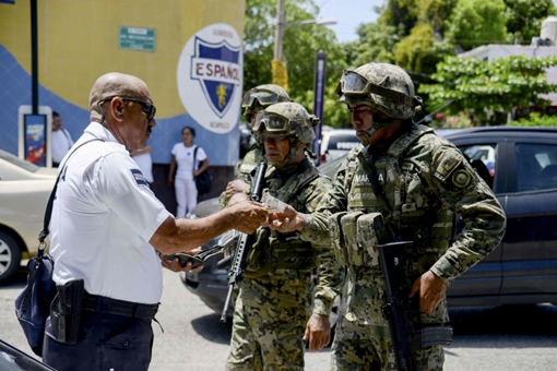 Mexico ùn ùn triển khai 15.000 binh sĩ tới biên giới Mỹ