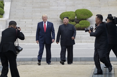 Ông Trump hé lộ thêm về 20 bước chân trên đất Triều Tiên