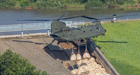 Cả thị trấn Anh nhốn nháo sơ tán vì đập chứa nước sắp vỡ