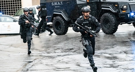 Đội SWAT vượt làn đạn cứu đồng đội từ hang ổ tội phạm ma tuý