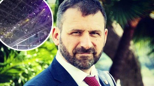 Nhà tài phiệt Nga gây "sốc" khi thả 20.000 tờ tiền USD xuống hội nghị kinh doanh