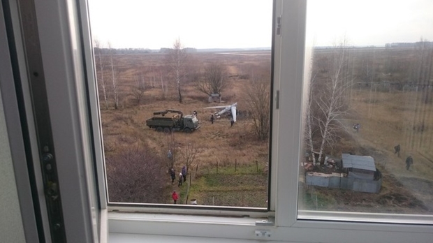 Máy bay Nga rơi khi thử nghiệm, suýt đâm vào nhà dân