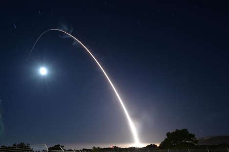 Siêu tên lửa đạn đạo Minuteman III đánh trúng mục tiêu cách 6.900km