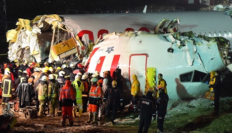 Boeing chở 183 người gãy làm ba khi hạ cánh, 3 người chết