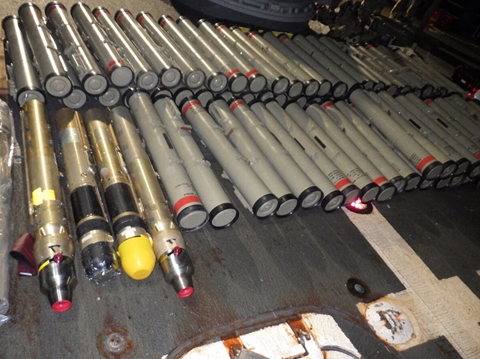 Mỹ bắt tàu cá chở 150 tên lửa nghi của Iran ở vùng Vịnh trong đêm