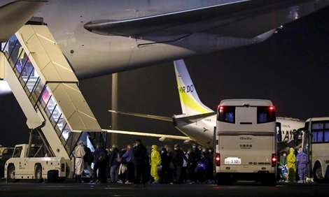 14 người nhiễm Covid-19 trên máy bay sơ tán công dân Mỹ khỏi tàu Diamond Princess