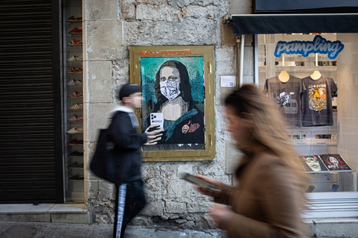 Số người nhiễm Covid-19 liên tục tăng, thị trấn ở Italia vắng ngắt người