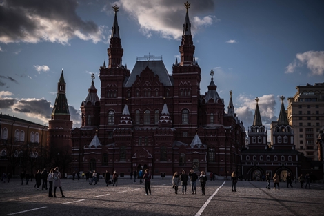 Phương Tây vô tình giúp Nga trụ vững giữa thời COVID-19 thế nào?