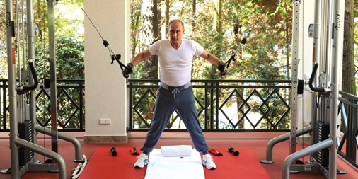 Tổng thống Putin rời Kremlin sau cái bắt tay với bác sĩ nhiễm COVID-19