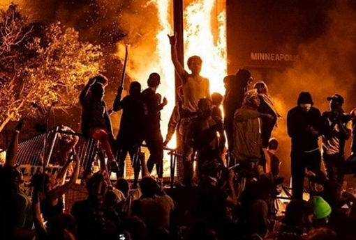 (NÓNG TUẦN QUA) Mỹ chìm trong bạo loạn; Iran và Venezuela có động thái bất ngờ