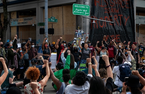Người biểu tình chiếm đường phố, lập "khu tự trị" ở Mỹ