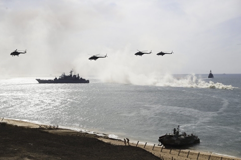 Máy bay, tàu chiến Nga nhận lệnh xuất kích “rầm rập” ở Crimea