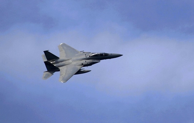 Tiêm kích Mỹ áp sát máy bay thương mại Iran, nhiều người bị thương