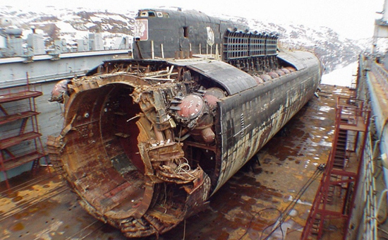 Những hình ảnh thảm khốc về thảm kịch chìm tàu ngầm Kursk cách đây 20 năm