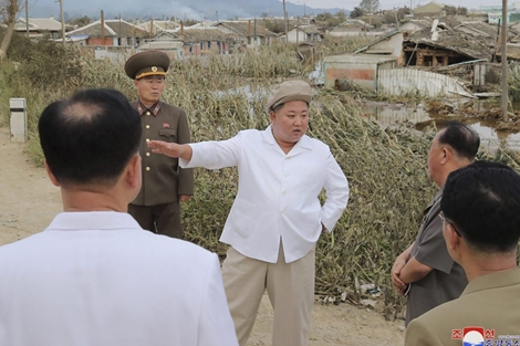 Ông Kim Jong-un sa thải quan chức vì lơ là chống bão