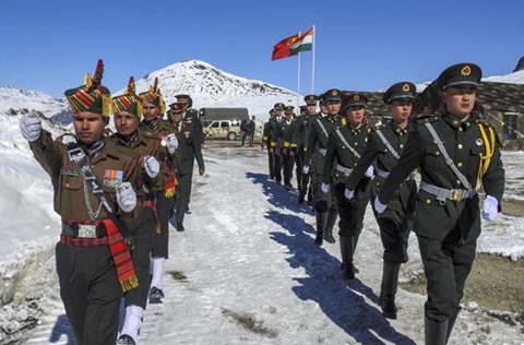 (NÓNG TUẦN QUA) 60.000 lính Trung Quốc xuất hiện gần Ấn Độ; Nga-phương Tây leo thang căng thẳng  