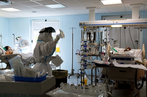 Số ca nhiễm cao chưa từng có, châu Âu lại "vỡ trận" vì COVID-19