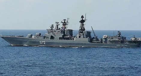 Nga điều khu trục hạm xua đuổi tàu chiến Mỹ