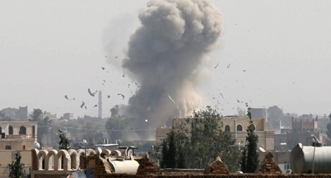 Nổ lớn, đấu súng dữ dội ở sân bay Yemen